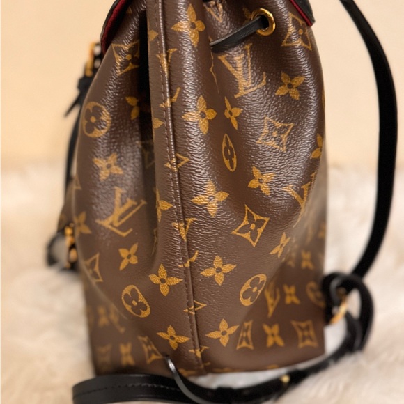 Authentic Louis Vuitton Montsouris bagpack - Picture 3 of 11